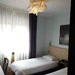 Yasha Hotel 3*