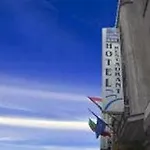 Yasha Hotel