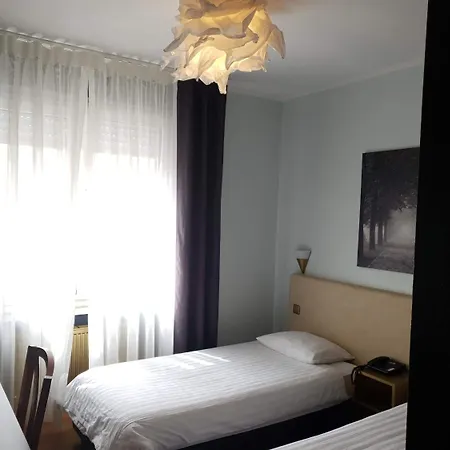 Yasha Hotel