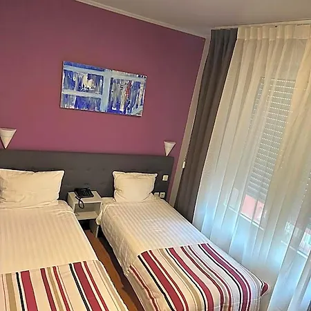 Yasha Hotel