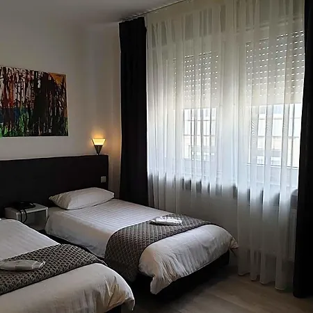 Yasha Hotel