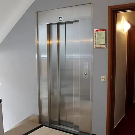 Yasha Hotel 3*