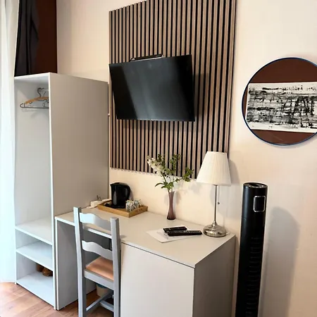 Yasha Hotel 3*