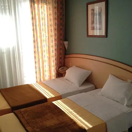 Yasha Hotel 3*