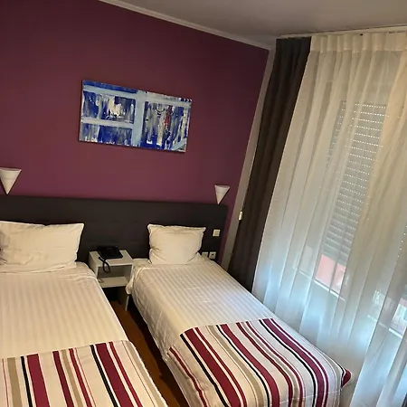 Yasha Hotel