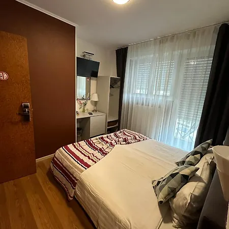 Yasha Hotel 3*