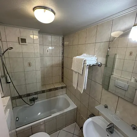 Yasha Hotel