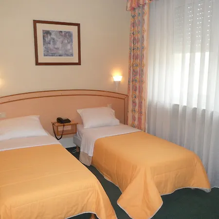 야샤 룩셈부르크